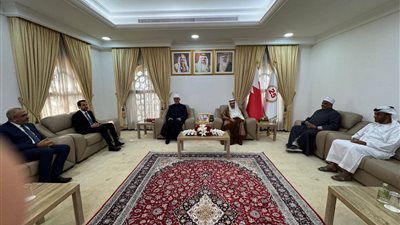 ملك البحرين يستقبل مفتي الجمهورية والأمين العام لهيئة كبار العلماء 