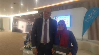 وزير العمل يتفقد منتجع صن رايز وايت هيلز السياحي.. ويُسلم عقودًا لذوي الهمم