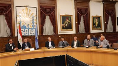 محافظ القاهرة يتابع الخطة التشغيلية لهيئة النقل العام خلال انعقاد المنتدى الحضري العالمي 