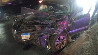 مصرع شخص وإصابة 4 آخرين في حادث تصادم سيارتين على طريق الأوتوستراد | صور