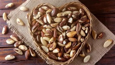 أخصائي تغذية علاجية توضح مخاطر استهلاك كميات كبيرة من الجوز البرازيلي