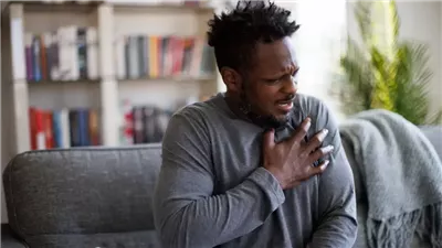 علامات خفية تشير إلى الإصابة بأمراض القلب.. تعرف عليها