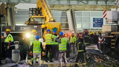 أكثر من 13 قتيلا| استمرار انتشال ضحايا سقوط سقف محطة قطار صربيا.. ورئيس الحكومة: جمعة سوداء