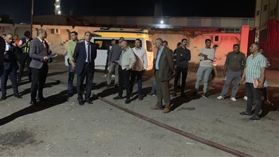 مدير أمن بورسعيد ومدير المباحث يتابعان جهود إخماد حريق مصنع الفول السوداني| صور