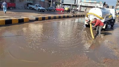 الدفع بسيارات لكسح مياه الأمطار من شوارع الحامول بكفر الشيخ 