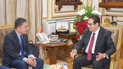 رئيس جامعة القاهرة يستقبل وفد جامعة نانجينغ للتربية الخاصة بالصين| صور 