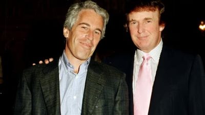 يتضمن رسالة بذيئة من ترامب.. نواب كونجرس يطالبون بالكشف عن كتاب خاص بجيفري إبستين