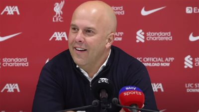 آرني سلوت: نريد التعاقد مع لاعبين مرنين يجيدون اللعب في عدة مراكز 