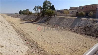 استعدادًا لفصل الشتاء.. جولة تفقدية لمخرات السيول بقرية النويرات في المنيا 