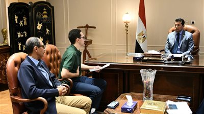 وزير الرياضة يستقبل محمد حمزة لاعب منتخب مصر للسلاح لمتابعة استعداداته للفترة المقبلة
