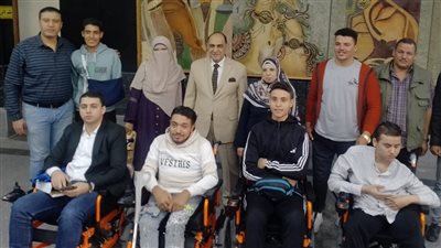 لتخفيف العبء عن أولياء الأمور.. تسليم كراسٍ متحركة وأطراف صناعية لطلاب من ذوي الهمم بجامعة الزقازيق