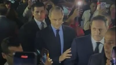 علاء وجمال مبارك وهاني شاكر يؤدون واجب العزاء في الراحل مصطفى فهمي