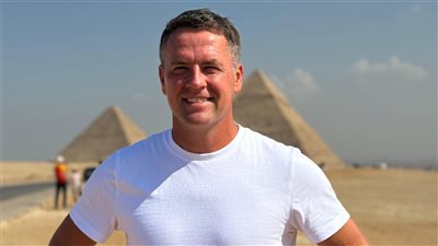 مايكل أوين المدرب الخاص للفريق ضمن أحداث فيلم الحريفة 2