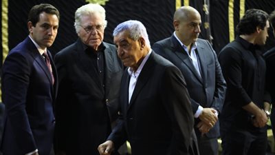 زاهي حواس يقدم واجب العزاء في الراحل مصطفى فهمي