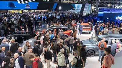 السيارات الكهربائية الرخيصة تغمر معرض باريس للسيارات