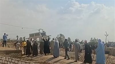 أهالي الفيوم يشيعون جثمان الداعية الإسلامي عبد الرحمن شريف لمثواه الأخير|بث مباشر