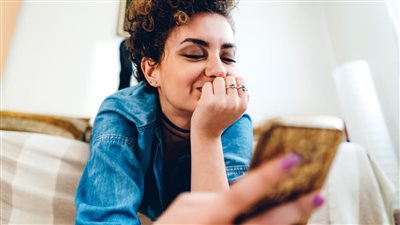 في عيد الحب.. هل تستغل تطبيقات المواعدة وحدة السناجل؟ 