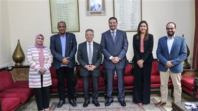 نقيب الأطباء يبحث مع وفد التأمين الصحي الشامل إدماج عيادات الأطباء في تقديم الخدمة