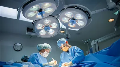 سيدة تتعرض لإهمال طبي بالشيخ زايد: استخدموا أدوات مستعملة وعملولي عملية مختلفة.. وبيهدودني عشان أسكت