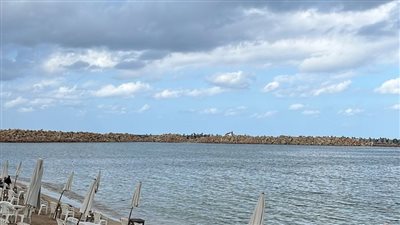 سماء ملبدة بالغيوم.. تساقط أمطار خفيفة شرق الإسكندرية