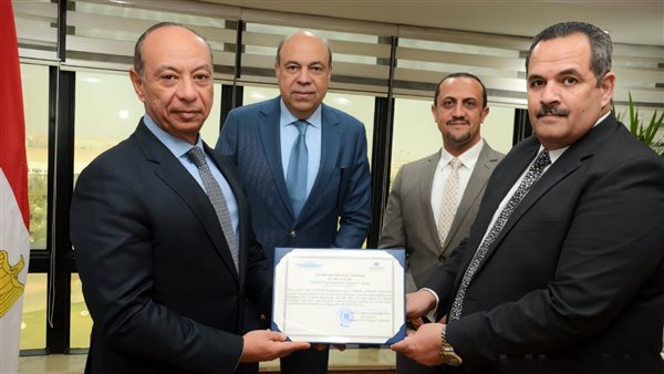 خلال منح شهادات الترخيص