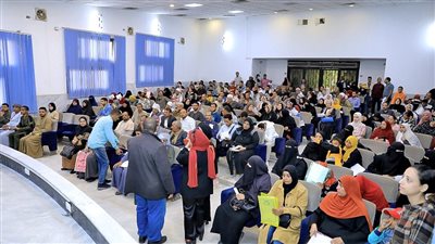 في اللقاء الجماهيري الأسبوعي.. محافظ سوهاج يبحث شكاوى 360 مواطنا