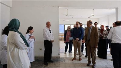 محافظ المنيا يحيل مدير وحدة السمع والكلام للتحقيق لتقاعسه عن العمل