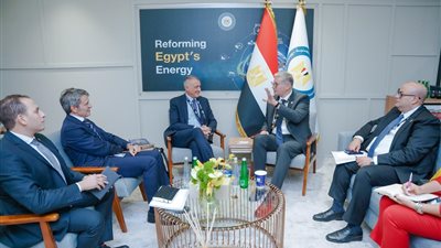 وزير البترول يناقش مع إيني الإيطالية تعزيز إنتاج حقل ظهر وبلاعيم والصحراء الغربية