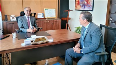 الإسكان تبحث مع شركة إسبانية إمكانية الاستثمار في مشروعات مياه الشرب والصرف