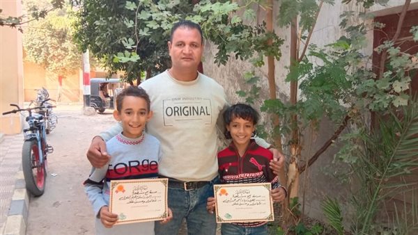 تلميذان يعيدان 20