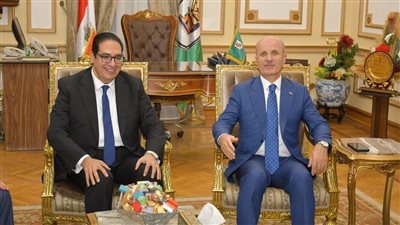 رئيس جامعة القاهرة يستقبل رئيس مجلس التعليم العالي التركي