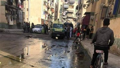 شاب ينهي حياته بقطع شرايينه والشنق على ماسورة صرف صحي ببورسعيد| صور 