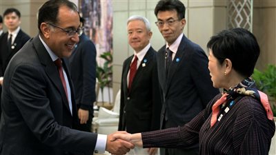 رئيس الوزراء يلتقي محافظ طوكيو لمناقشة ملفات التعاون المشتركة