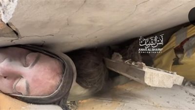 تحت الأنقاض بفلسطين.. صورة شهيدين صغيرين تثير غضب السوشيال ميديا