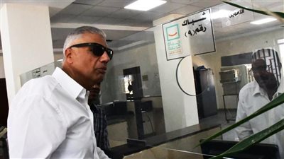 محافظ أسوان يتفقد مركز الخدمات التكنولوجي بقرية فارس