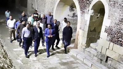 بعد سقوط أمطار غزيرة.. رئيس قطاع الآثار الإسلامية يتفقد آثار مدينة رشيد | صور 