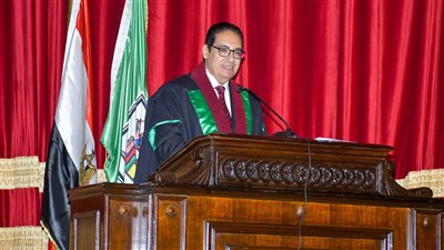 رئيس جامعة القاهرة: كلية الاقتصاد والعلوم السياسية تضم صفوة الدارسين والباحثين