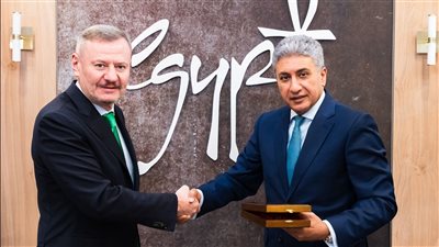 وزير السياحة يبحث مع نظيره البلغاري إمكانية زيادة أعداد رحلات الطيران