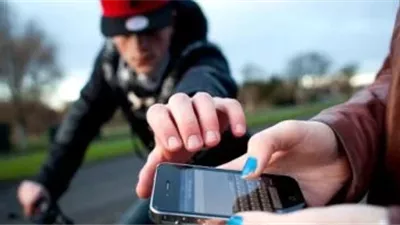 القبض على عاطلين بتهمة سرقة الهواتف المحمولة في البحيرة