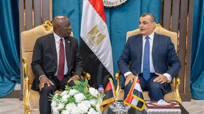 وزير الإنتاج الحربي يستقبل وزير الدفاع الأنجولي لبحث أوجه التعاون المشترك