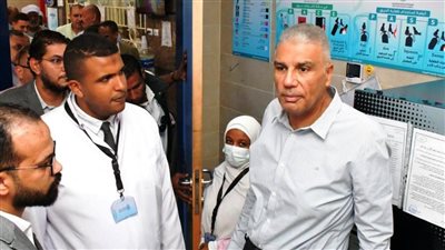 محافظ أسوان يتفقد وحدة طب الأسرة بقرية الكوبانية.. ويطمئن على جودة الخدمات الطبية 