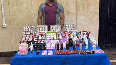 جميعها مضروبة ومنتهية الصلاحية.. القبض على مالك محل مستحضرات تجميل بالجمالية