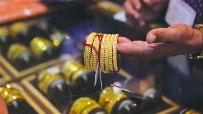سعر جرام الذهب عيار 21 بالأسواق المحلية في تعاملات اليوم