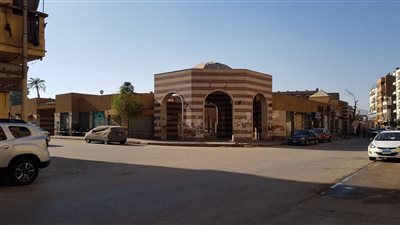 بعد إنشائه بملايين الجنيهات.. سوق مرحبا السياحي يتحول لخرابة وحمامات عمومية بالأقصر | صور