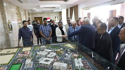 محافظ الوادي الجديد يلتقي أمين عام الجامعات الأهلية لإنشاء جامعة أهلية