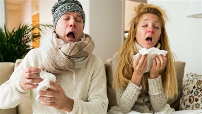 أعراض الإنفلونزا الموسمية وكيفية انتشارها وخطوات علاجها في المنزل