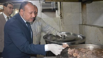 نائب رئيس جامعة الأزهر للوجه القبلي يتفقد مطبخ المدينة الجامعية للطالبات بأسيوط