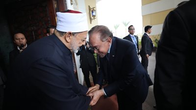 خلال لقائه بالإمام الطيب.. رئيس وزراء ماليزيا يعلن افتتاح مركز الأزهر لتعليم اللغة العربية بكوالالمبور