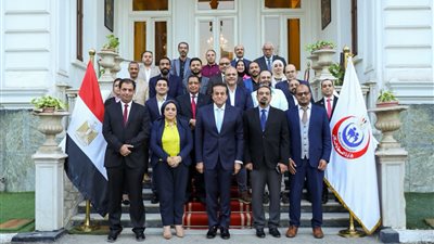 وزير الصحة يُكرم الفريق الطبي بمستشفى العلمين لبراعتهم في إنقاذ حياة مريض سقط على أسياخ حديدية