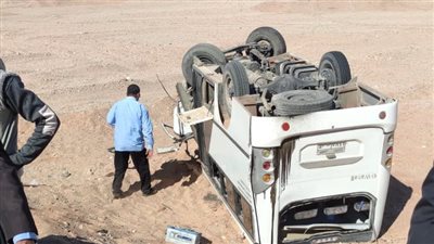 إصابة 16 شخصا في انقلاب ميكروباص أجرة بالوادي الجديد| أسماء